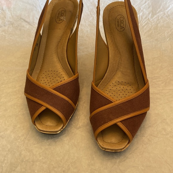 CIRCA JOAN & DAVID Sling Back Wedge Heels Luxe Series. Brown and Tan. Size 7. - Picture 2 of 10